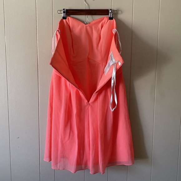 David’s Bridal Short Formal Sweatheart Neck Coral Dress Style F14847 Size 10 - Picture 3 of 11